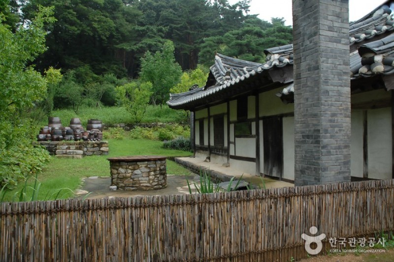 Hyeonchungsa Shrine  (19/38)