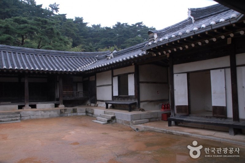 Hyeonchungsa Shrine  (20/38)