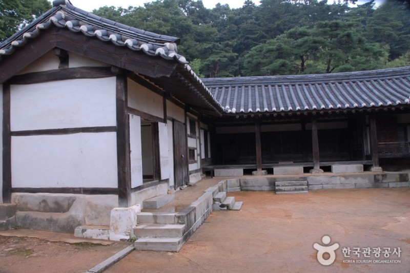 Hyeonchungsa Shrine  (21/38)