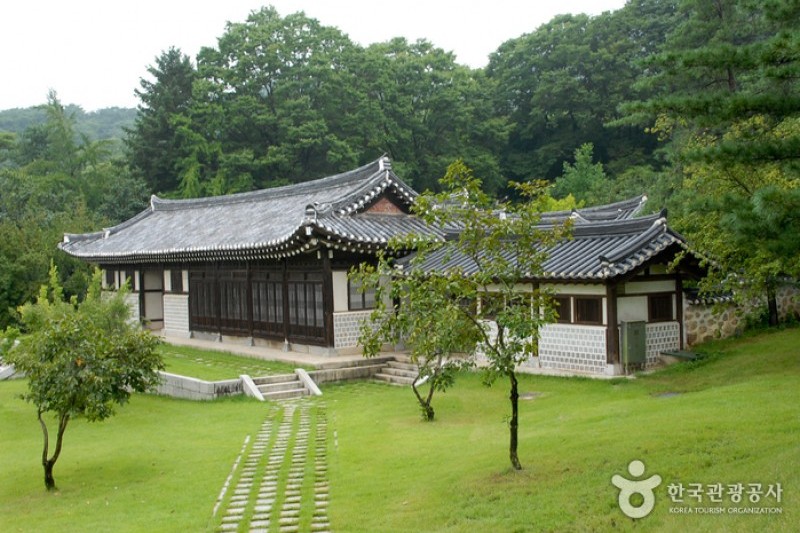Hyeonchungsa Shrine  (24/38)