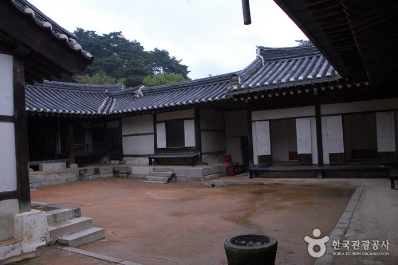 Hyeonchungsa Shrine  (25/38)