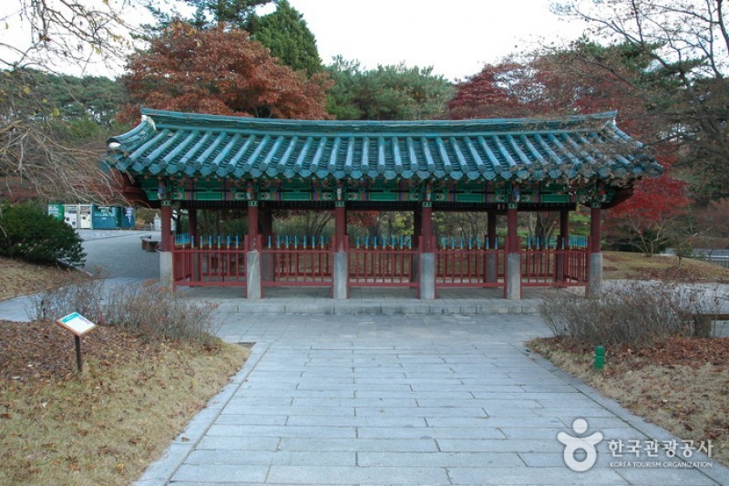 Hyeonchungsa Shrine  (35/38)