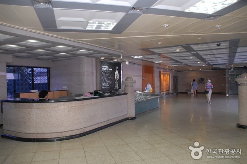 Buyeo National Museum  (1/13)