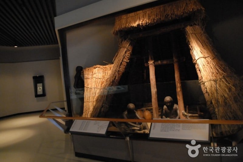Buyeo National Museum  (2/13)