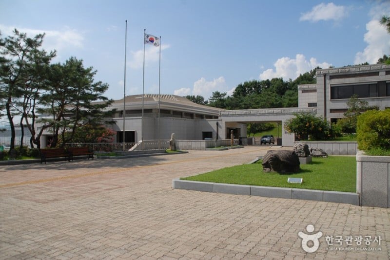 Buyeo National Museum  (4/13)
