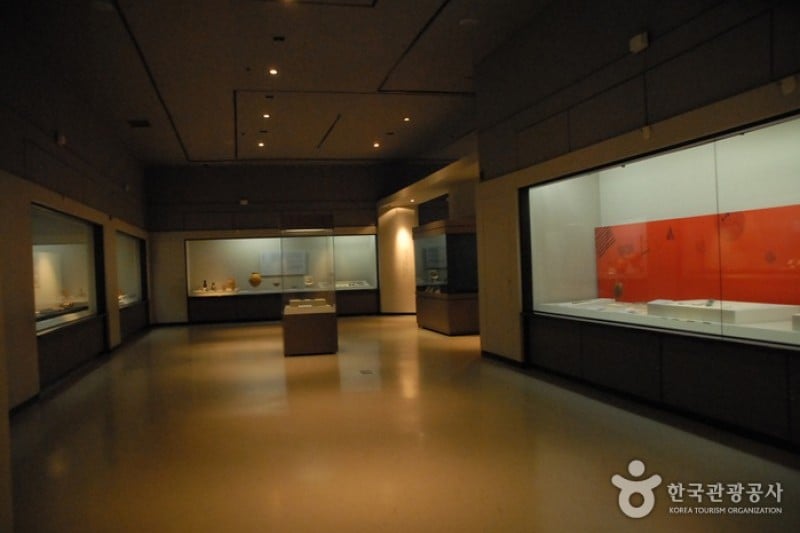 Buyeo National Museum  (6/13)