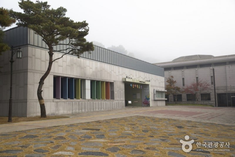 Buyeo National Museum  (8/13)