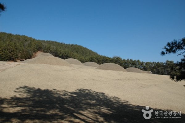 Buyeo Neungsan-ri Ancient Tombs [UNESCO World Heritage]