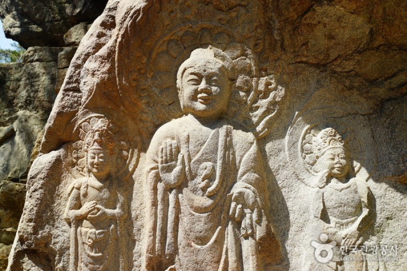 Rock-carved Buddha Triad in Yonghyeon-ri, Seosan  (2/2)