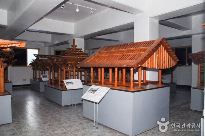 Korea Traditional Architecture Museum  (8/14)
