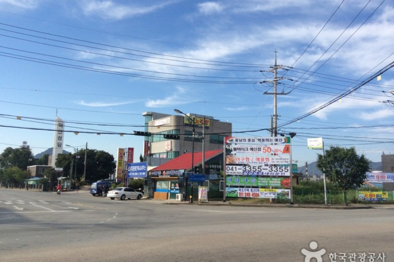 Deoksan Hot Spa District  (2/3)