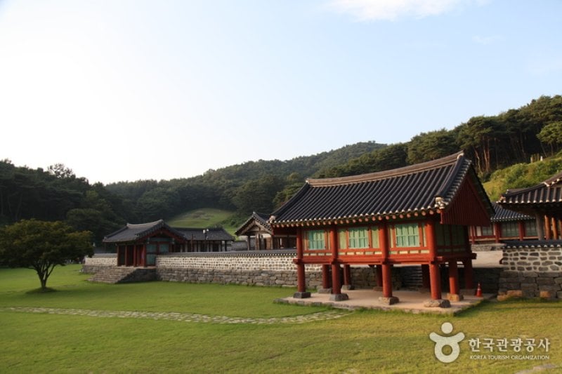 Munheon Confucian School (문헌서원) (3/9)