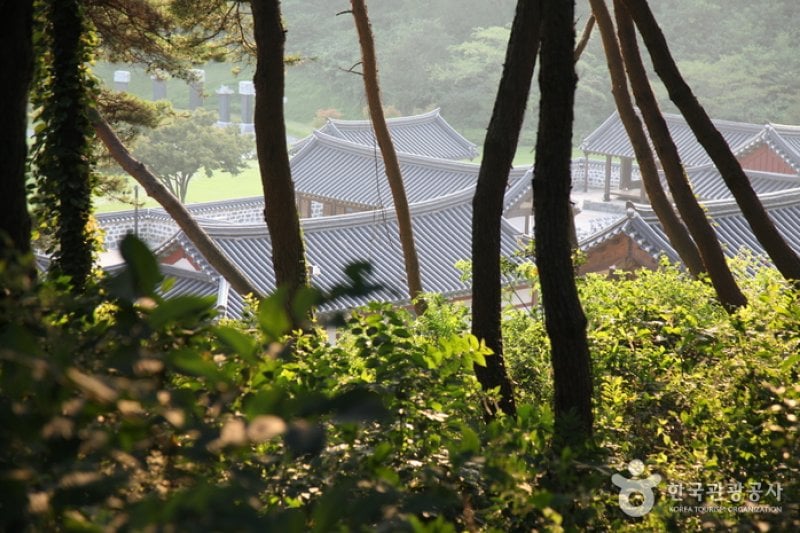 Munheon Confucian School (문헌서원) (4/9)