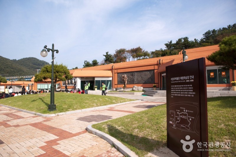 Seokjangni Museum  (1/11)