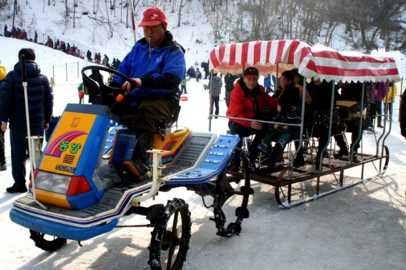 Chilgapsan Ice Fountain Festival  (2/15)