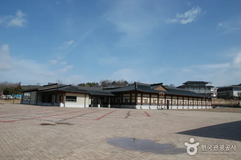 Jeongnimsaji Museum  (1/19)