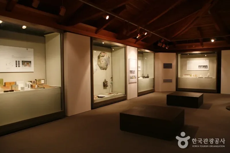 Jeongnimsaji Museum  (18/19)