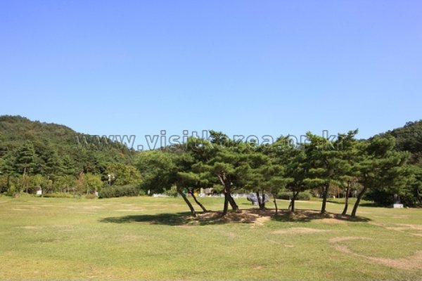 Sinjeongho Tourist Park