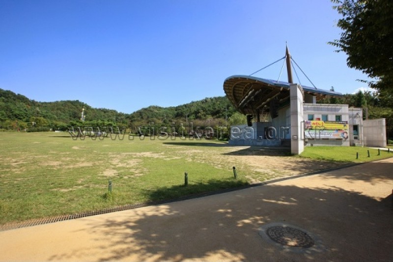 Sinjeongho Tourist Park  (4/26)