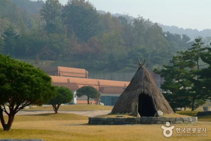 Archaeological Site in Seokjang-ri, Gongju  (2/22)