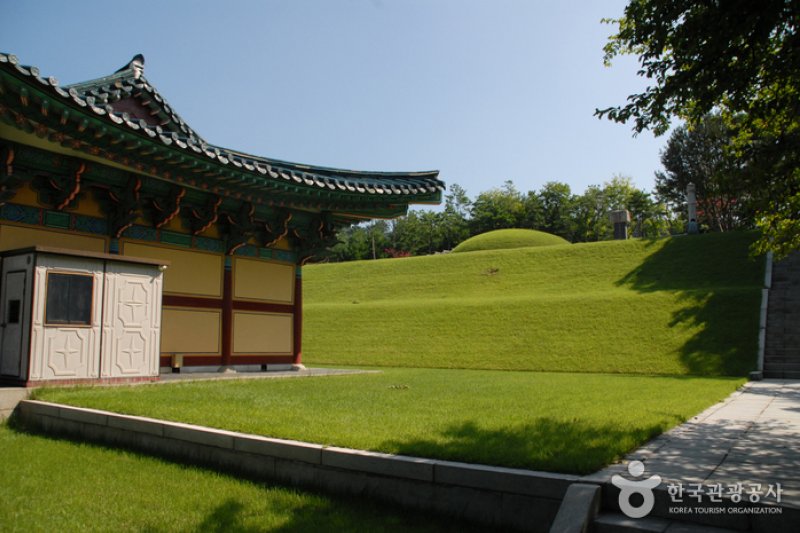 Chilbaekuichong Tombs (Geumsan) (금산 칠백의총) (4/18)