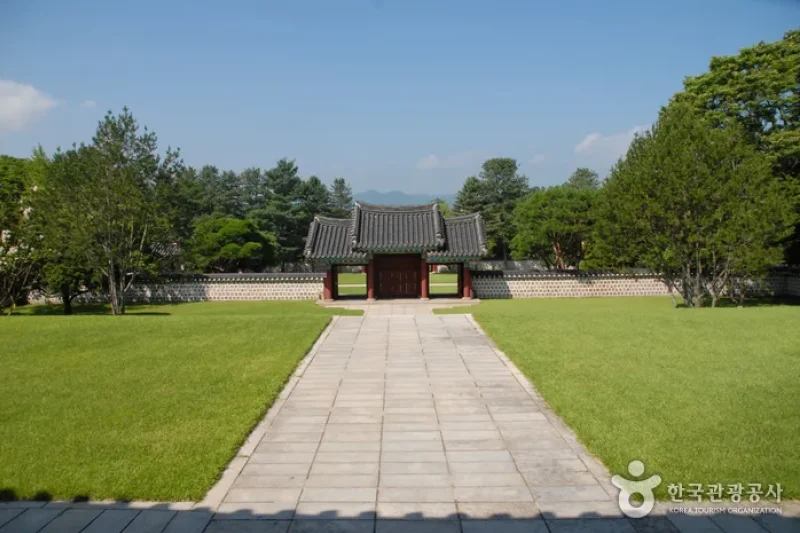 Chilbaekuichong Tombs (Geumsan) (금산 칠백의총) (5/18)