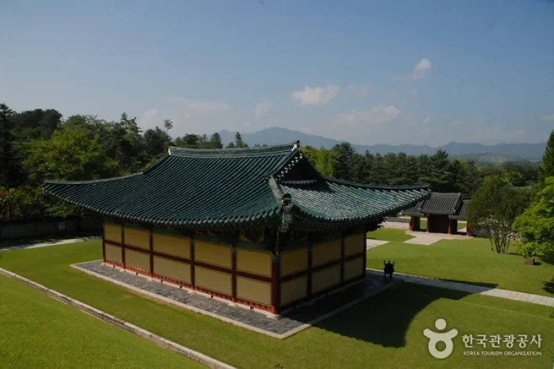 Chilbaekuichong Tombs (Geumsan) (금산 칠백의총) (7/18)