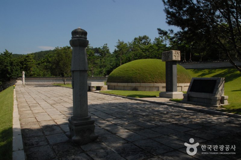 Chilbaekuichong Tombs (Geumsan) (금산 칠백의총) (9/18)