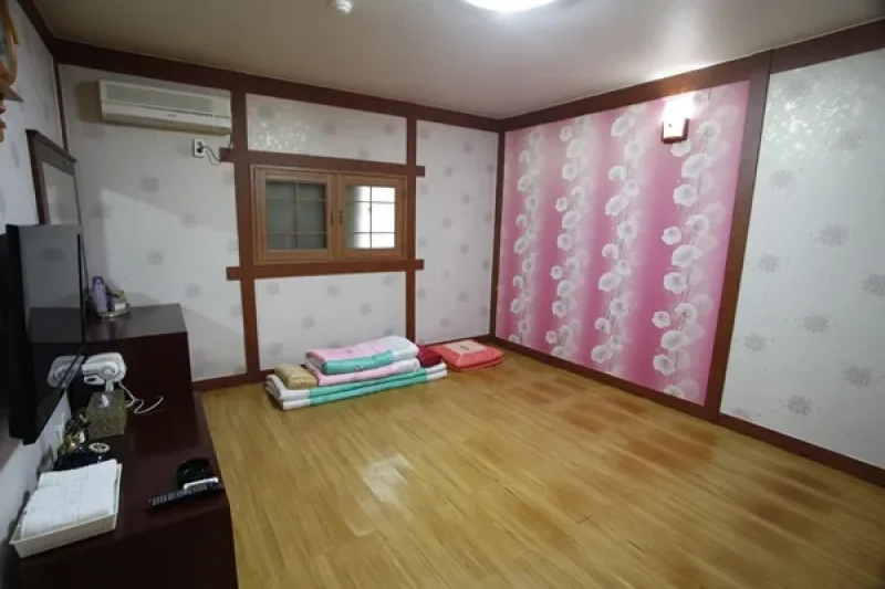 Mirabo - Goodstay  (13/16)