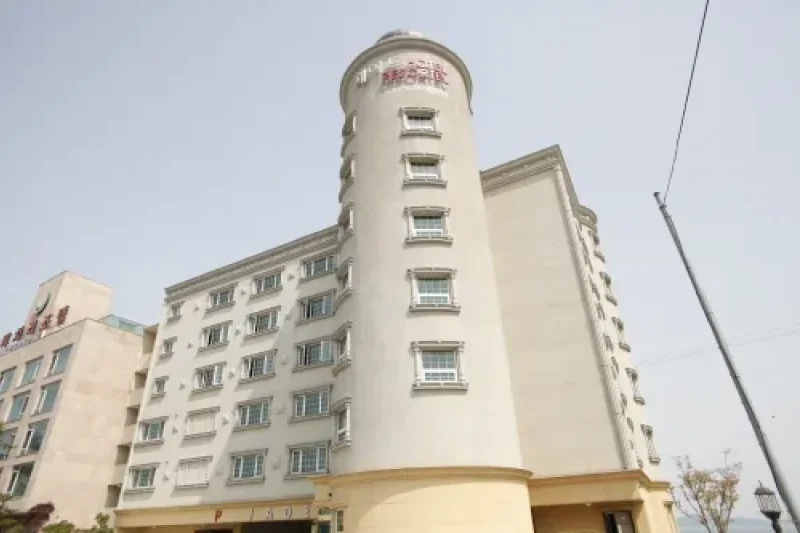 Jade Resortel - Goodstay  (1/1)