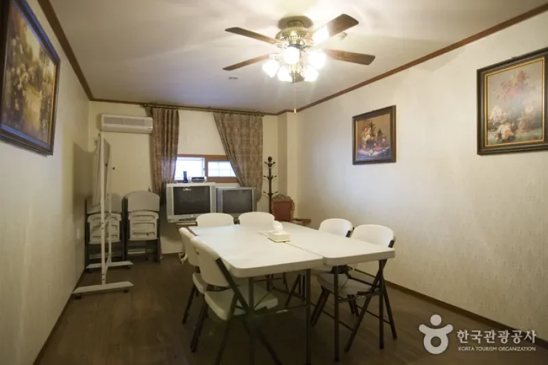 Palm Spring Hotel - Goodstay  (1/13)