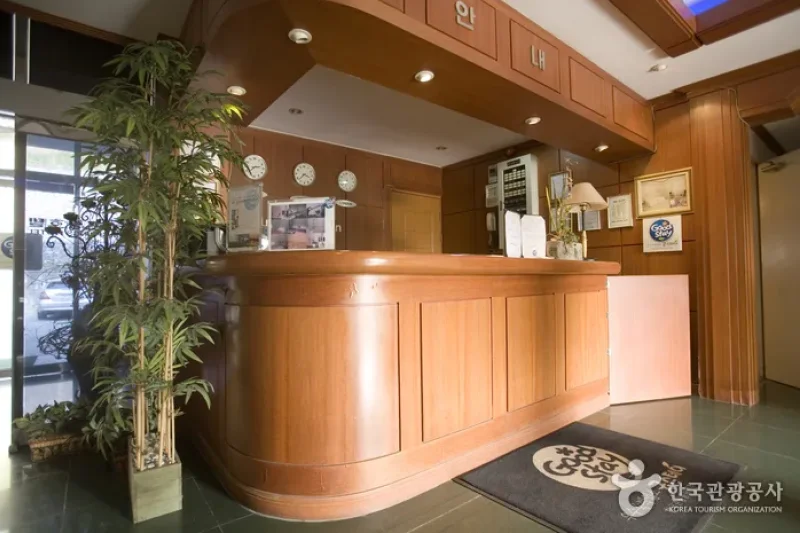 Palm Spring Hotel - Goodstay  (2/13)