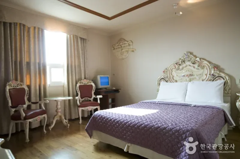Palm Spring Hotel - Goodstay  (6/13)