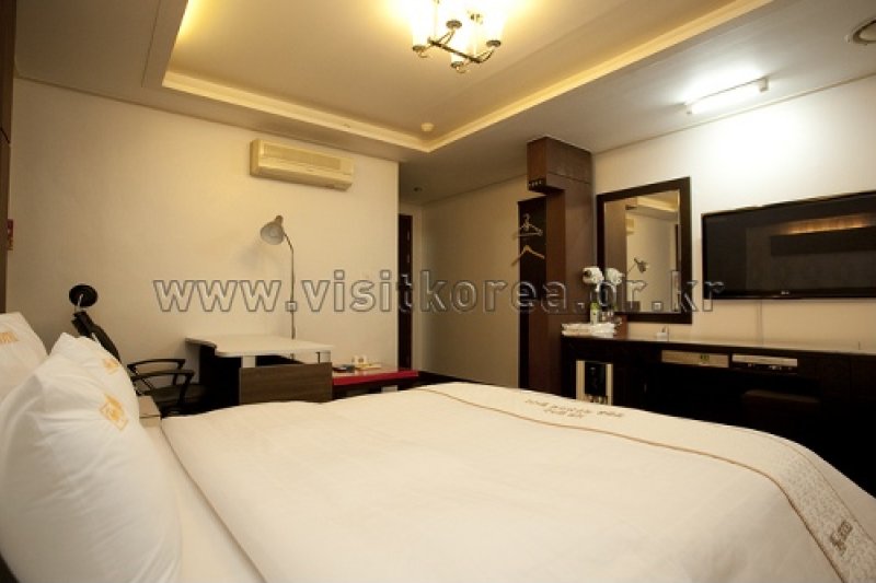Rex hotel - Goodstay  (12/16)