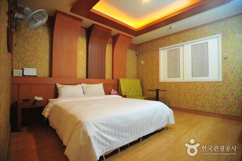 Hotel Cherbourg - Goodstay  (4/16)