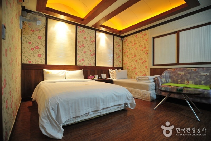 Hotel Cherbourg - Goodstay  (8/16)