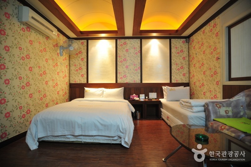 Hotel Cherbourg - Goodstay  (9/16)
