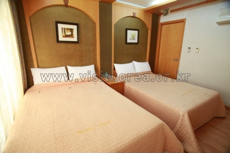 Hotel view - Goodstay  (15/20)
