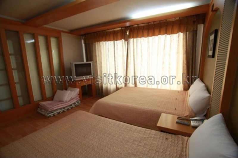 Hotel view - Goodstay  (16/20)