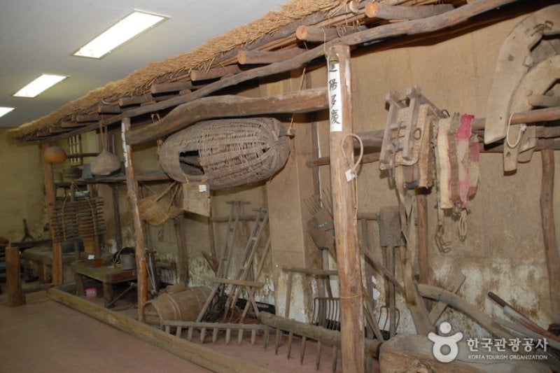 Gongju Folk Drama Museum (공주민속극박물관) (2/8)