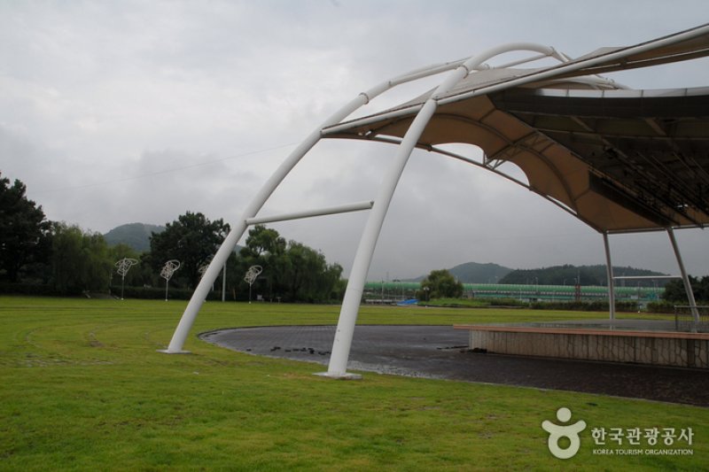 Cheonan Three-way Intersection Park  (2/11)