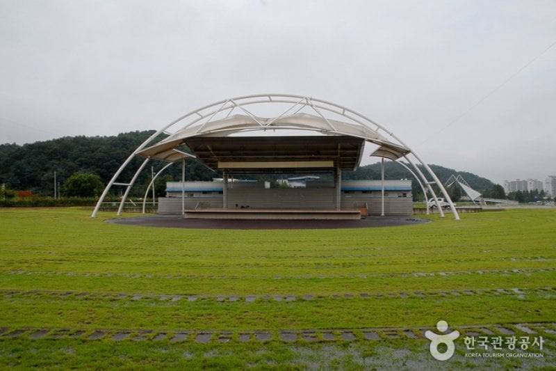 Cheonan Three-way Intersection Park  (4/11)