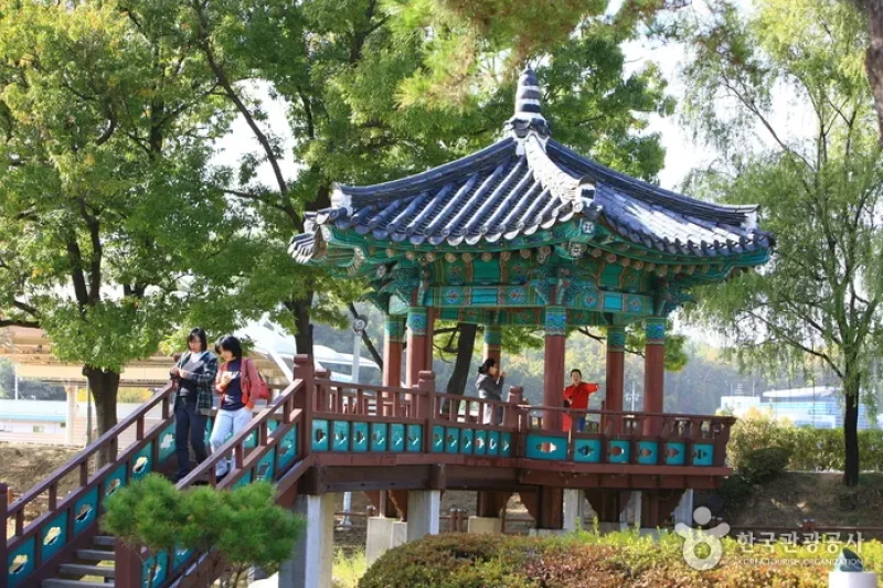Cheonan Three-way Intersection Park  (6/11)