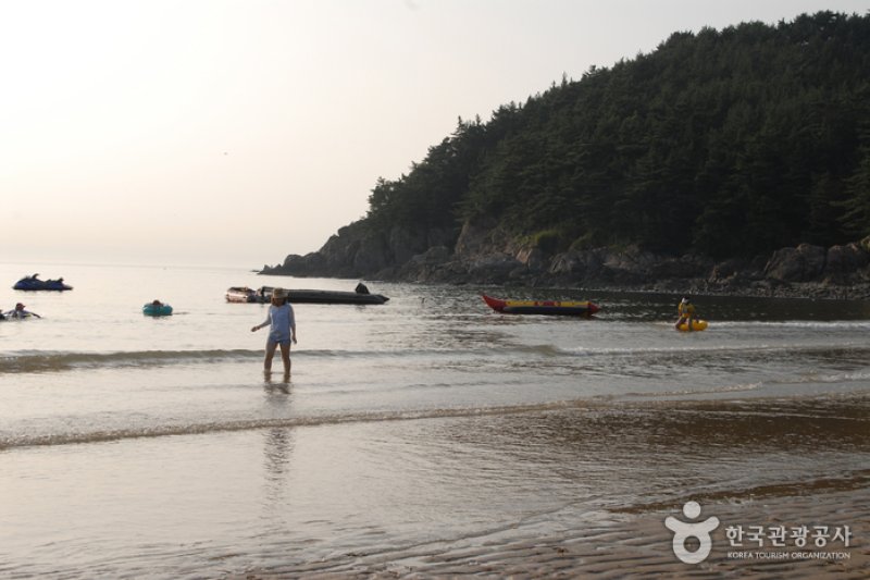 Baengnipo Beach (백리포해수욕장) (1/7)