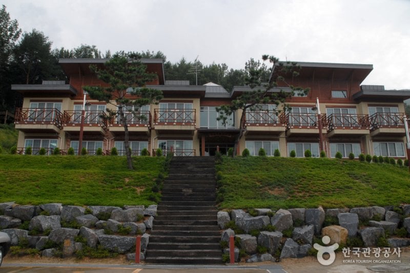 Bongsusan Recreational Forest (봉수산 자연휴양림) (1/8)