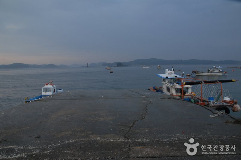 Yeongmokhang Harbor (영목항) (2/15)