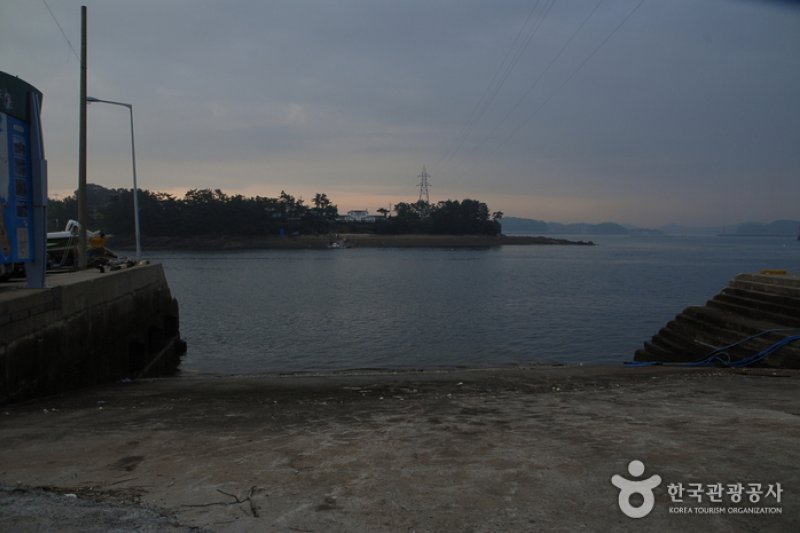 Yeongmokhang Harbor (영목항) (3/15)