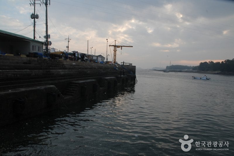Yeongmokhang Harbor (영목항) (7/15)