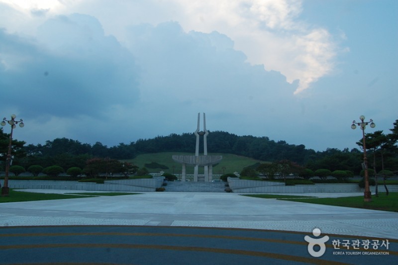 May 18th National Cemetery  (2/38)