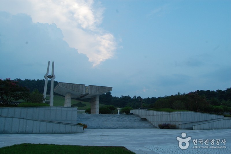 May 18th National Cemetery  (4/38)